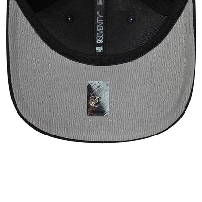 Pictured is this NHL Team Pittsburgh Penguins 9SEVENTY Stretch Snap cap in black. 2
