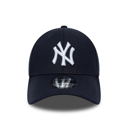 Pictured is this MLB Classic New York Yankees 39THIRTY Stretch Fit cap in navy. 2