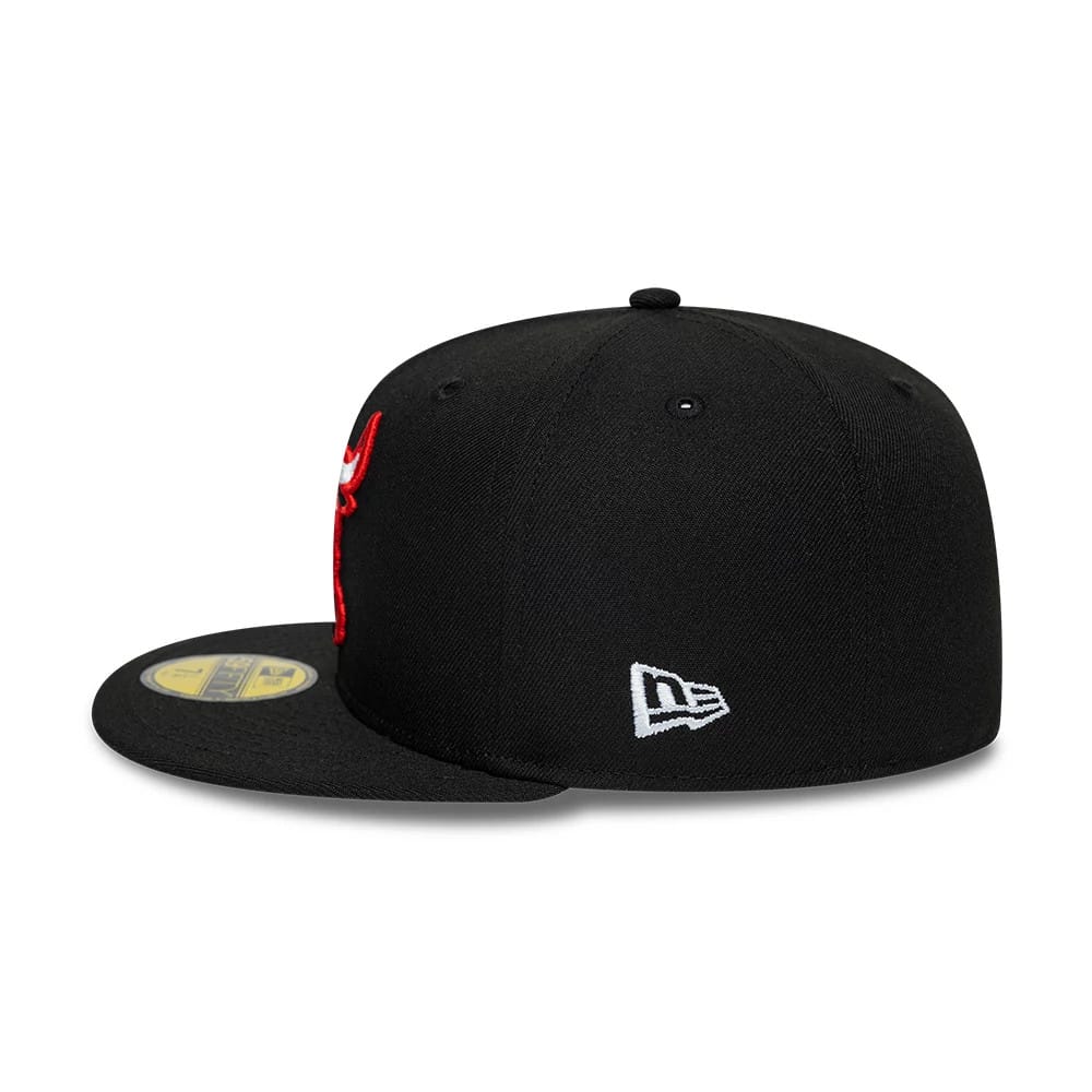 Pictured is this NBA Hardwood Classic Chicago Bulls 59FIFTY Fitted cap in black. 6