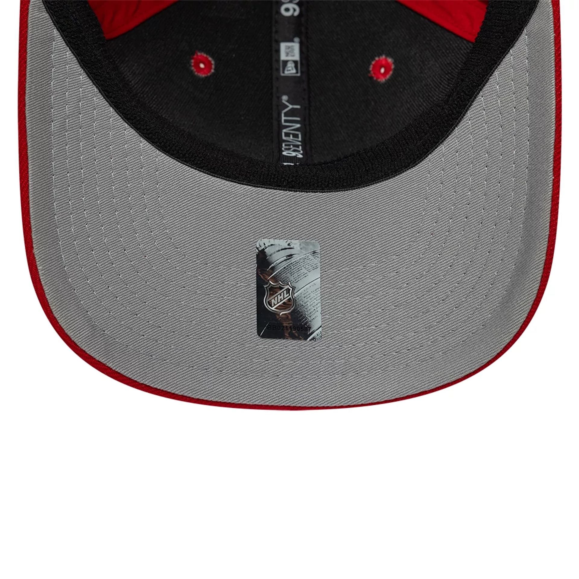 Pictured is this NHL Team Detroit Red Wings 9SEVENTY Stretch Snap cap in red. 2