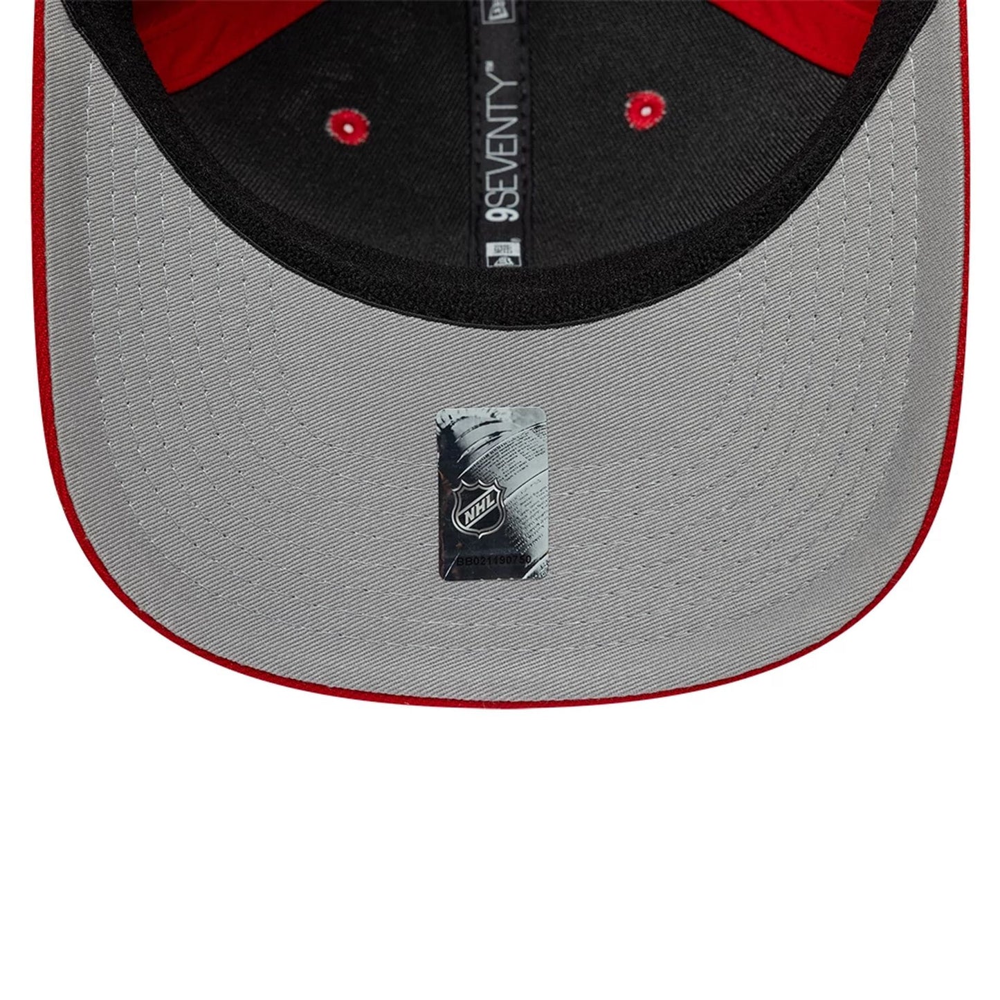 Pictured is this NHL Team Chicago Blackhawks 9SEVENTY Stretch Snap cap in red. 2