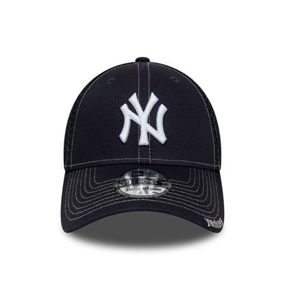 Pictured is this MLB Neo New York Yankees 39THIRTY Stretch Fit cap in navy. 2