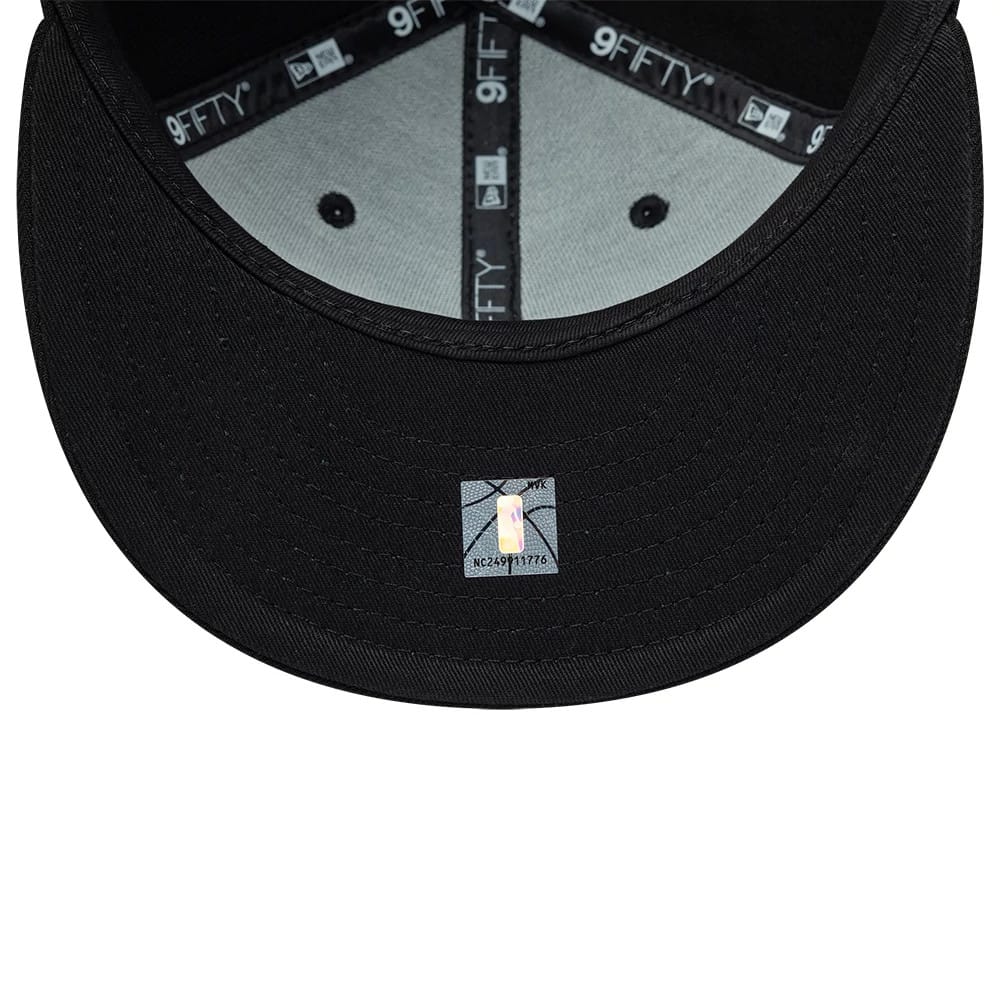 Pictured is this NBA Chicago Bulls 9FIFTY Snapback cap in black. 7