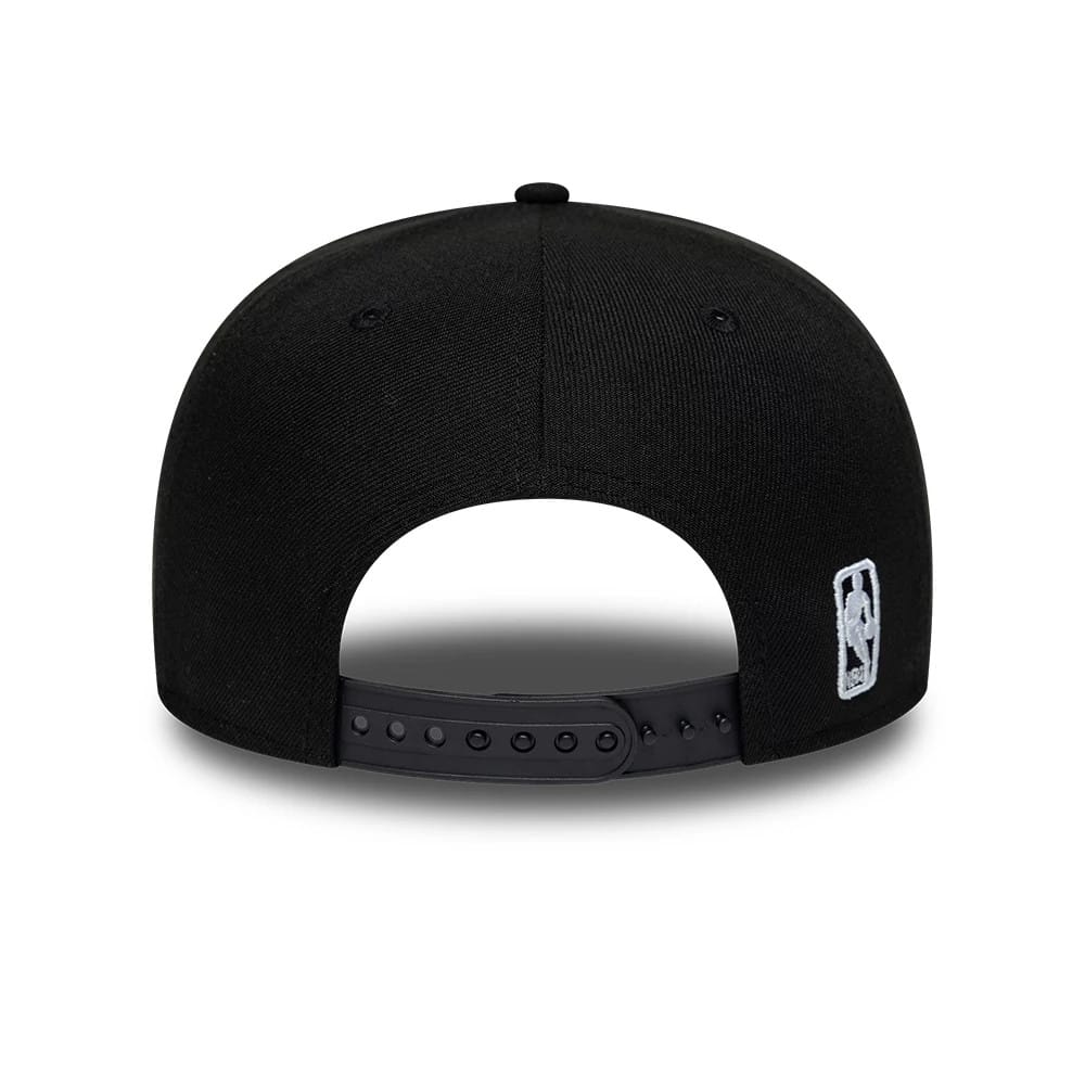 Pictured is this NBA LA Lakers 9FIFTY Snapback cap in black. 4