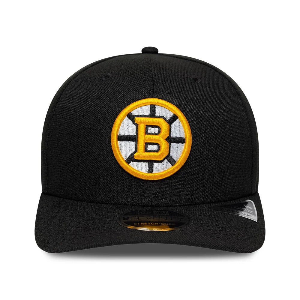 Boston Bruins NHL Team Black New Era 9SEVENTY Stretch Snap Adjustable Cap, front view showing the raised embroidered yellow and white Bruins logo on the structured black crown, curved visor, and 9SEVENTY size sticker placed centrally on the visor.