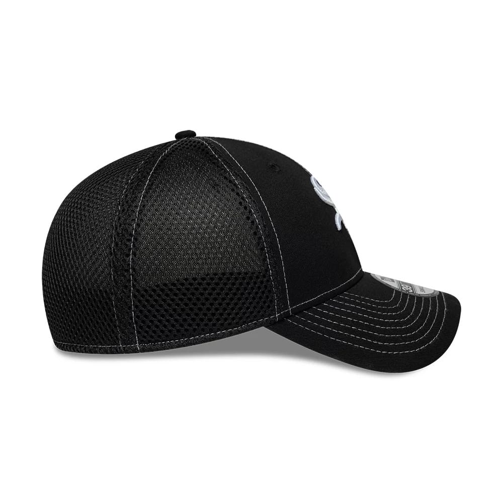 Pictured is this MLB Neo Chicago White Sox 39THIRTY Stretch Fit cap in black. 6