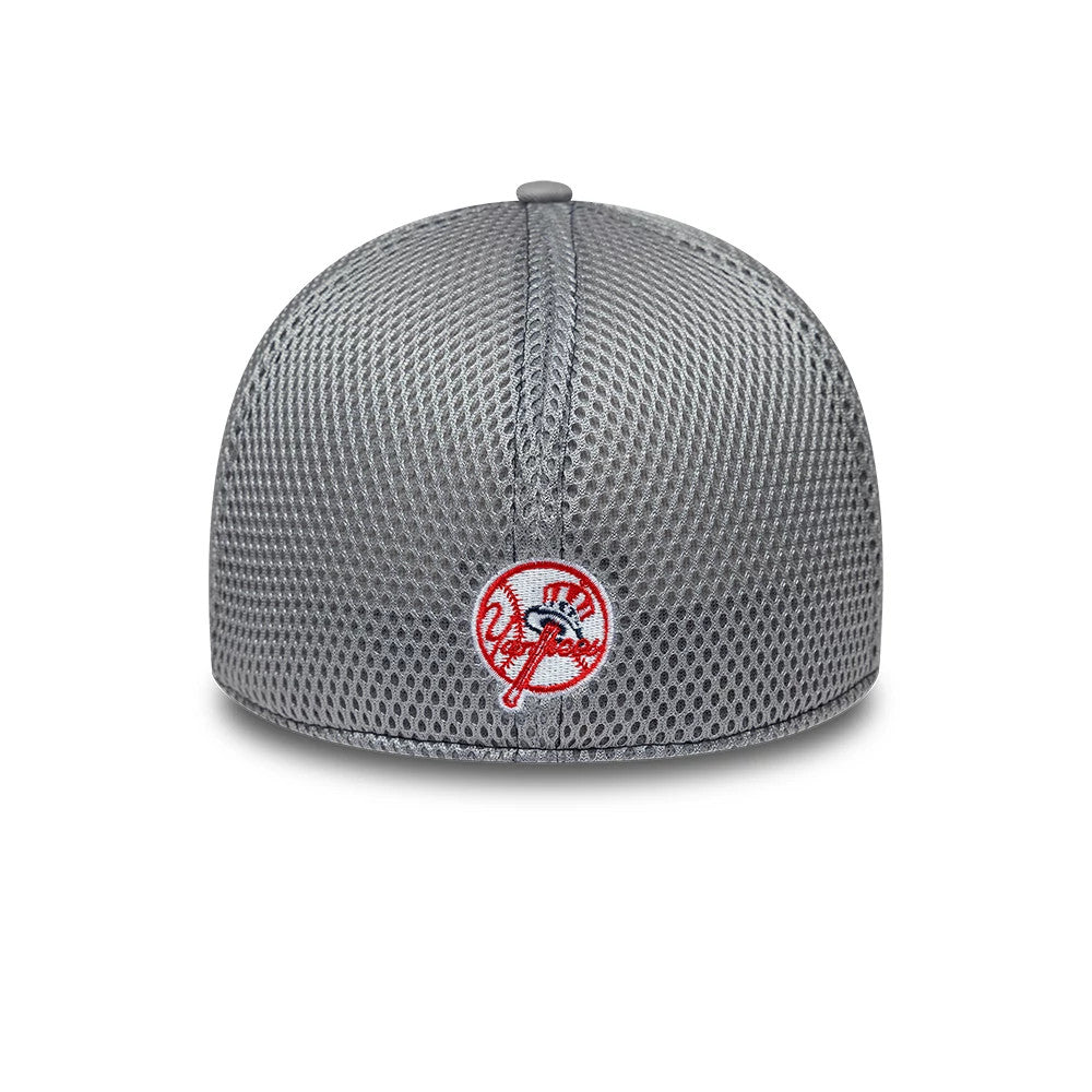 New York Yankees MLB Neo Grey New Era 39THIRTY Stretch Fit Cap, rear view showing the red and white embroidered Yankees logo centred on the grey mesh back panels, with a rounded grey top button and structured crown.