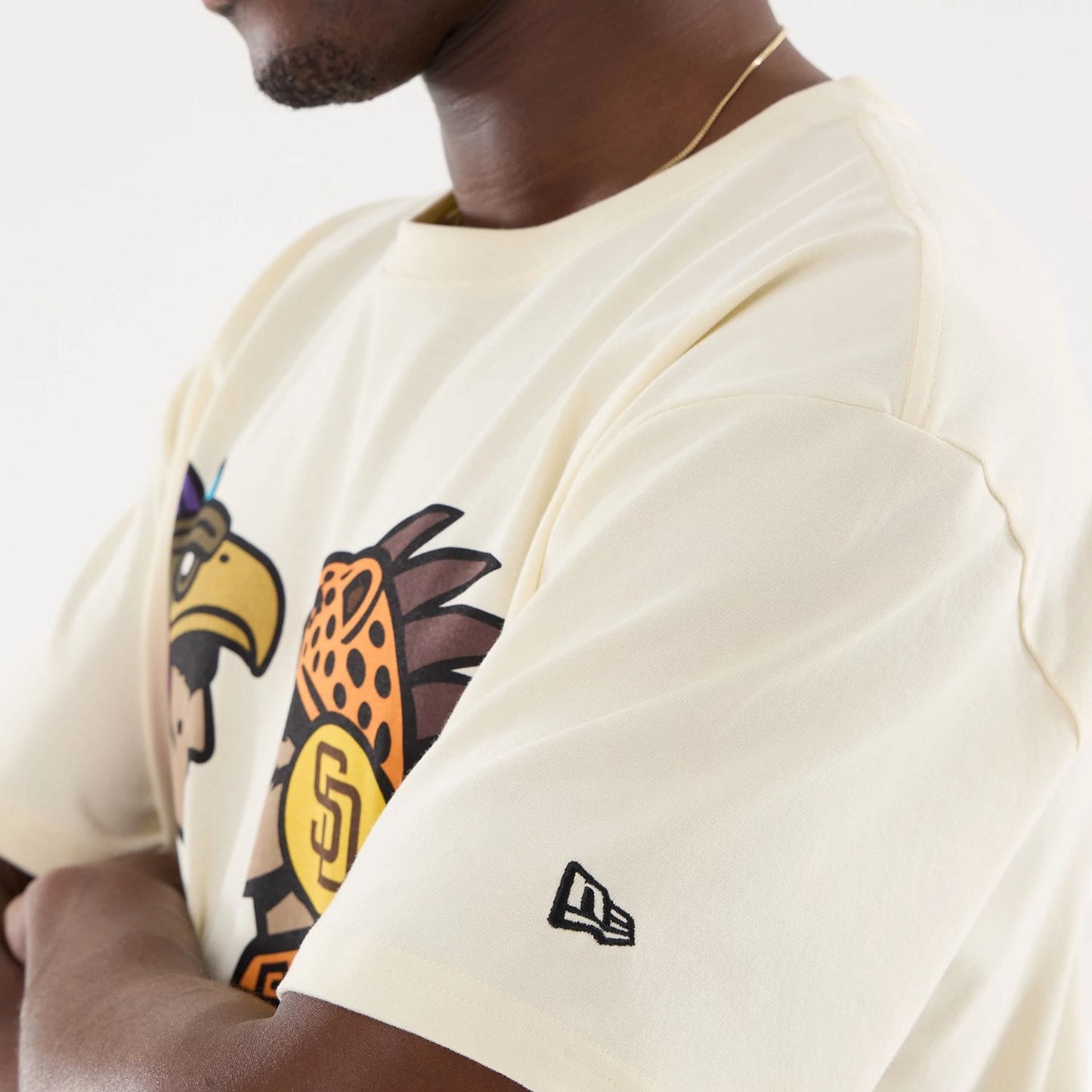 The model is wearing this MLB Mexico City Series 2026 MLB Dueling Logo T-Shirt in Cream 5