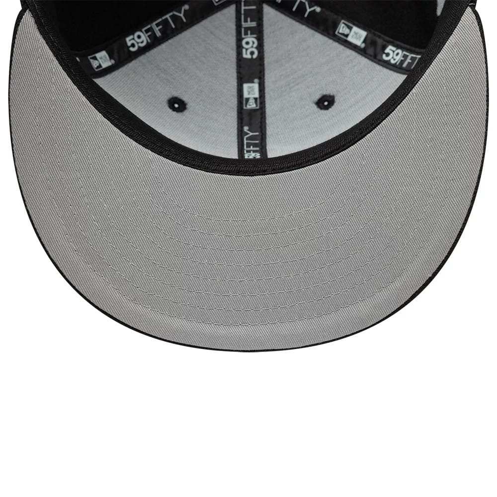 Pictured is this MLB Faux Pearl Chicago White Sox 59FIFTY Fitted cap in black. 2