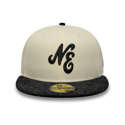Pictured is this New Era Paisley Visor 59FIFTY Fitted cap in light beige. 4