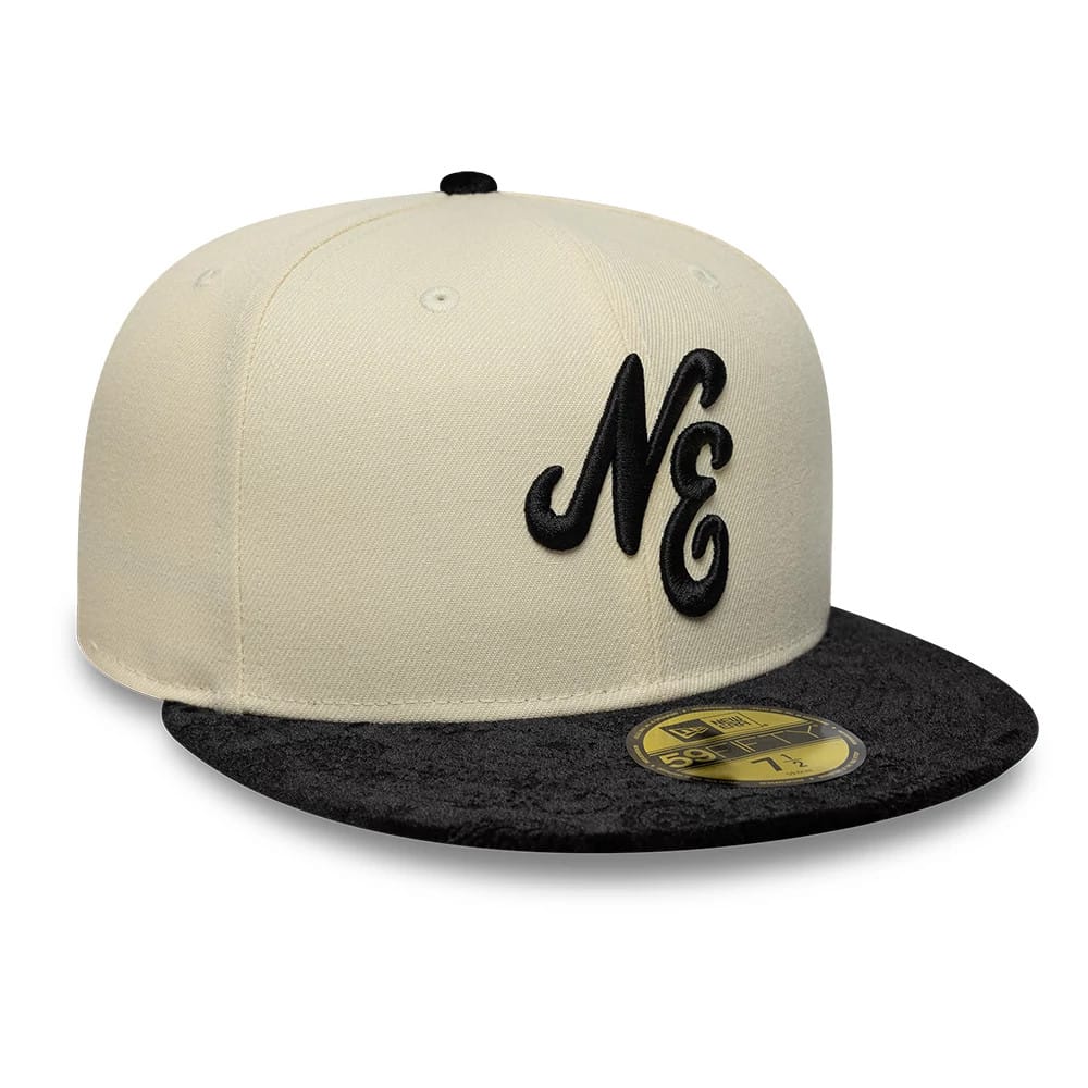 Pictured is this New Era Paisley Visor 59FIFTY Fitted cap in light beige. 5