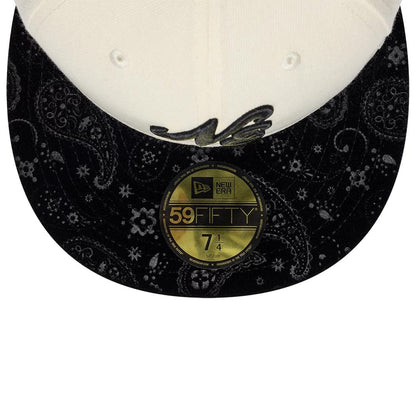 Pictured is this New Era Paisley Visor 59FIFTY Fitted cap in light beige. 2