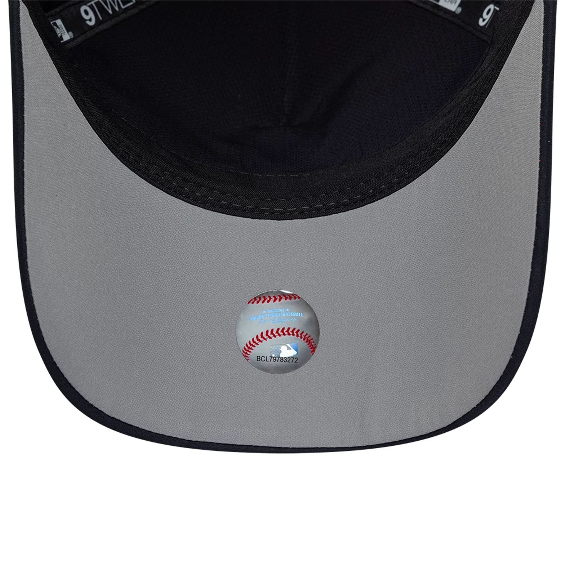 Pictured is this MLB Panel New York Yankees 9TWENTY A-Frame cap in navy. 2