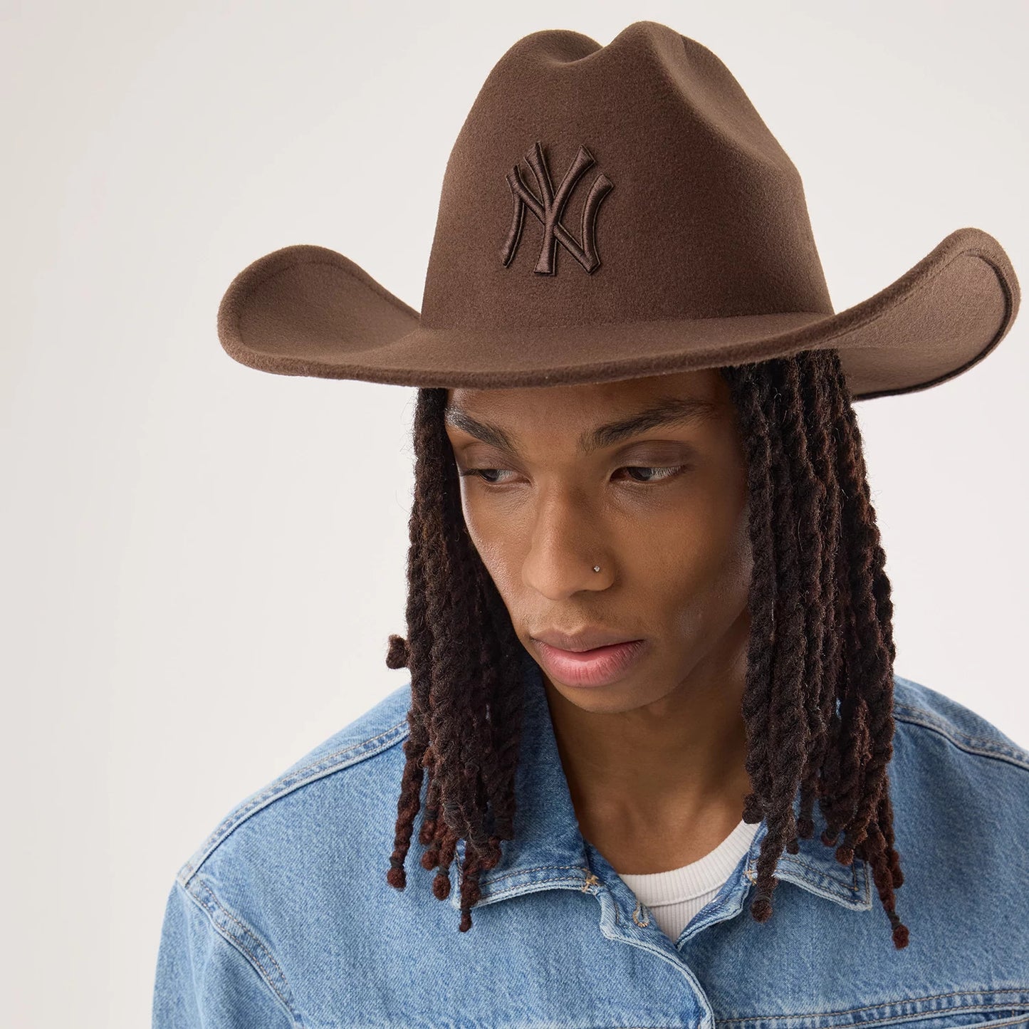 Pictured is this MLB New York Yankees Wide Brim Fedora Cowboy hat in dark brown. 3