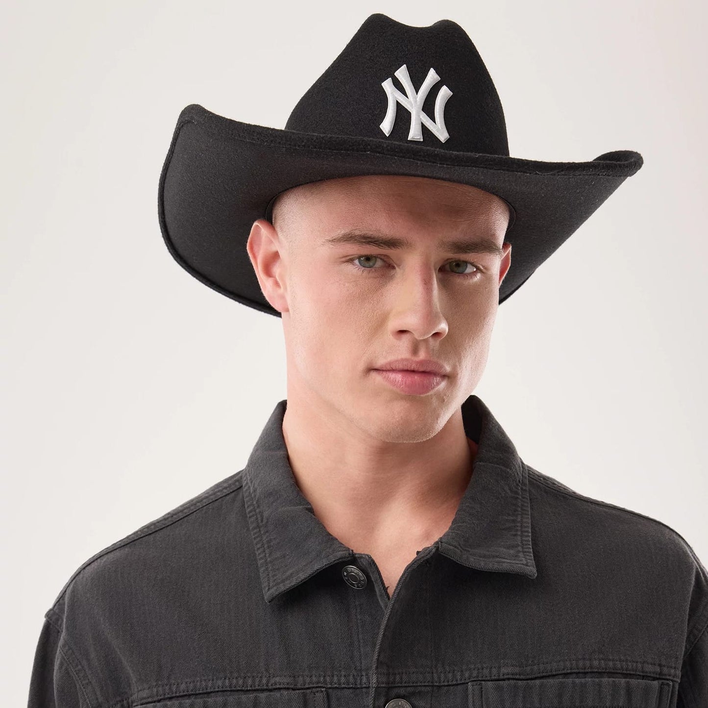 Pictured is this MLB New York Yankees Wide Brim Fedora Cowboy hat in black. 5
