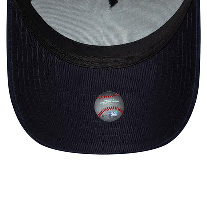 Pictured is this MLB Suede Visor New York Yankees 9FORTY E-Frame cap in dark green. 5