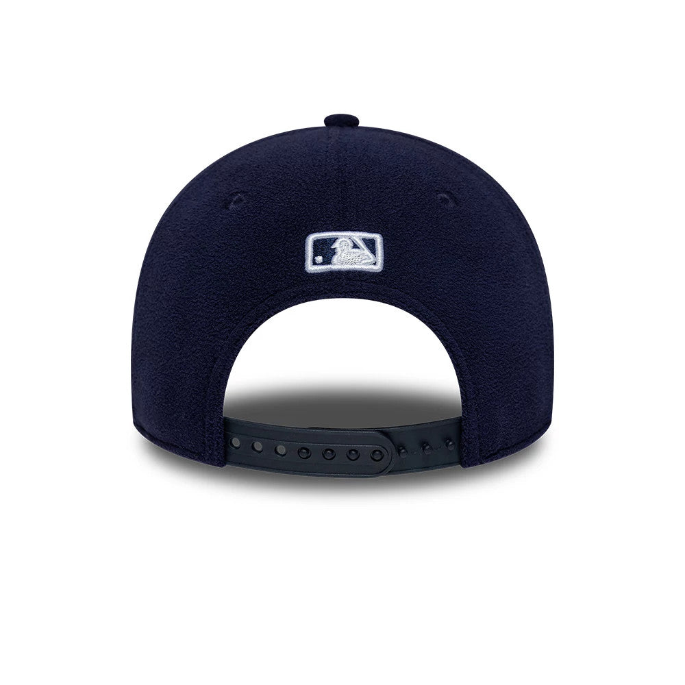 Pictured is this MLB Fleece New York Yankees 9FORTY M-Crown cap in navy. 4
