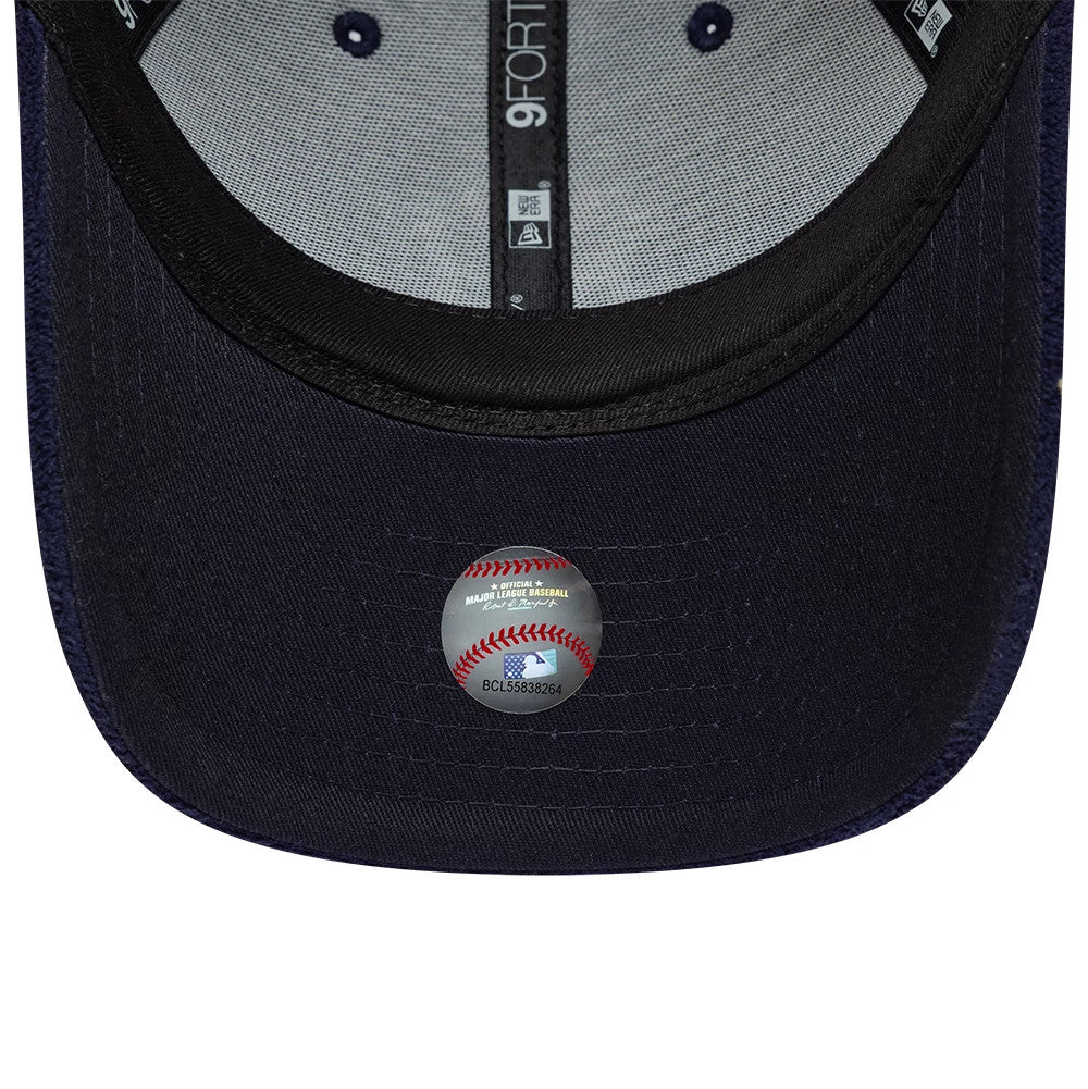 Pictured is this MLB Fleece New York Yankees 9FORTY M-Crown cap in navy. 5