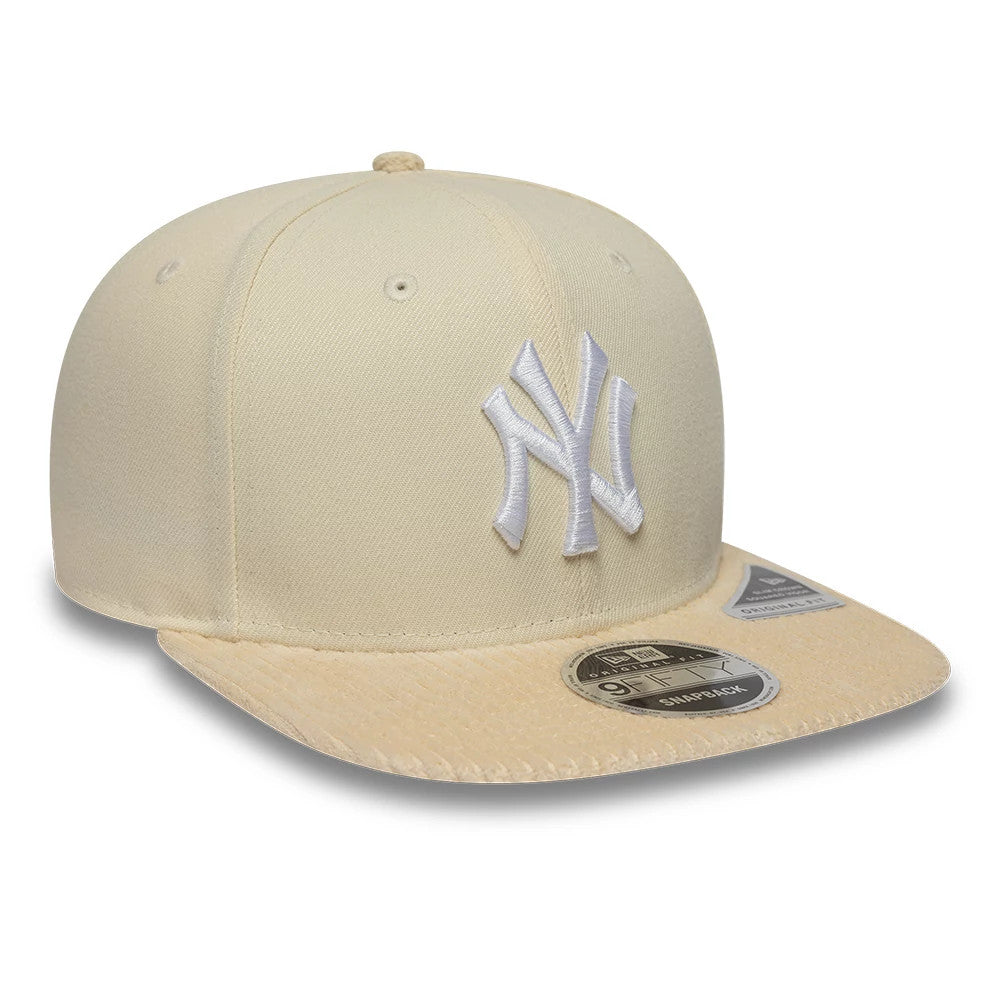 Pictured is this MLB Cord Visor New York Yankees 9FIFTY Original Fit cap in light beige. 3
