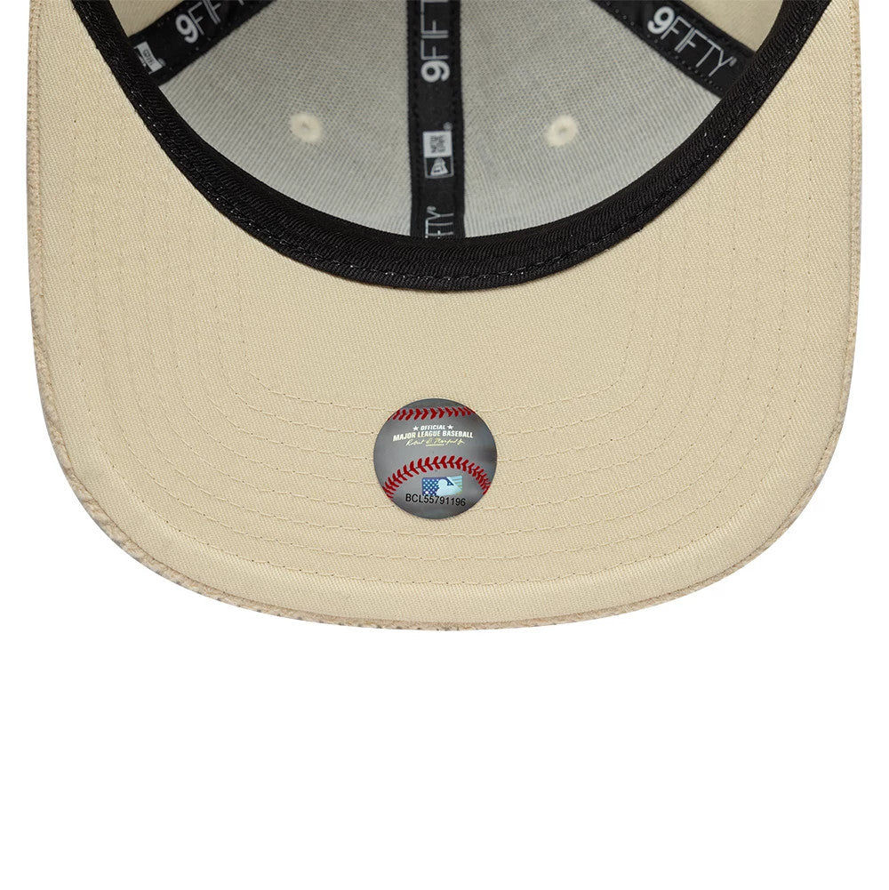 Pictured is this MLB Cord Visor New York Yankees 9FIFTY Original Fit cap in light beige. 5