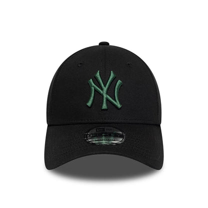 Pictured is this MLB League Essential New York Yankees 9FORTY cap in black. 2