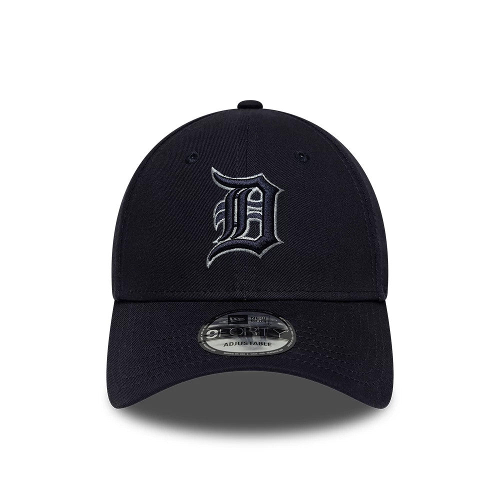 Detroit Tigers MLB Team Outline Navy New Era 9FORTY Adjustable Cap, front view showing the raised white embroidered Tigers logo on the structured navy front panel, curved visor with 9FORTY size sticker, and matching navy top button.