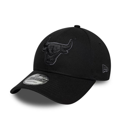 Chicago Bulls NBA Team Outline Black New Era 9FORTY Adjustable Cap, front view showing the raised black embroidered Bulls logo on the structured black crown, slightly curved black visor with a 9FORTY size sticker.