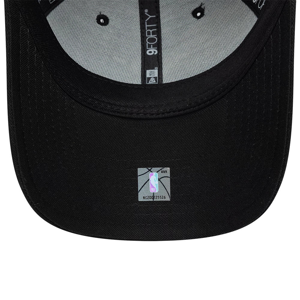 Chicago Bulls NBA Team Outline Black New Era 9FORTY Adjustable Cap, inside view featuring a grey undervisor, the black sweatband with 9FORTY branding, and a central NBA holographic sticker on the curved black visor.