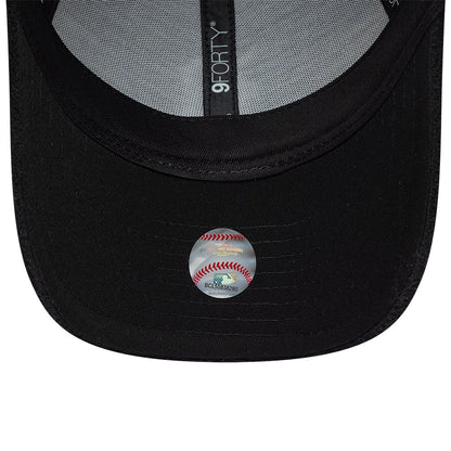 Pictured is this MLB Fleece Detroit Tigers 9FORTY M-Crown cap in black. 5