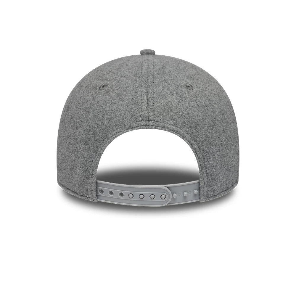 Pictured is this MLB Winter Chicago White Sox 9FORTY cap in grey. 4