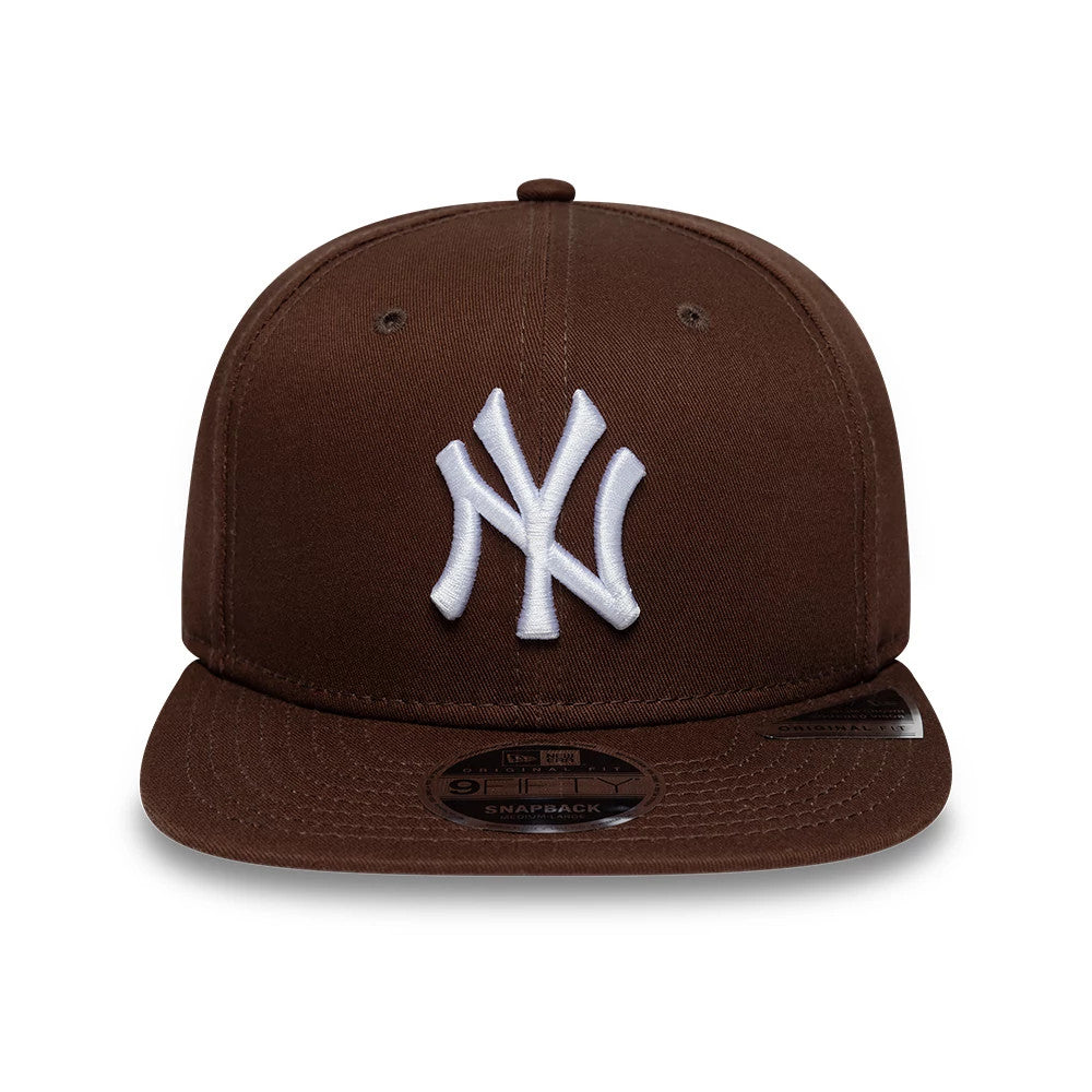 Pictured is this MLB League Essential New York Yankees 9FIFTY Original Fit cap in brown. 2