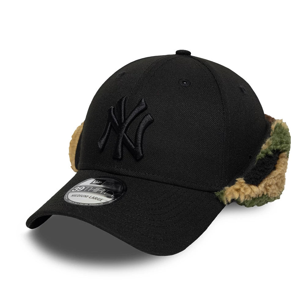 New York Yankees MLB Black New Era 39THIRTY Downflap Stretch Fit Cap, three-quarter view showing the black raised embroidered NY logo on the front panel, a 39THIRTY size sticker on the black curved visor.