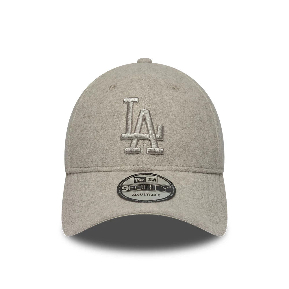 LA Dodgers MLB Winter Light Beige New Era 9FORTY Adjustable Cap, front view showing a raised beige LA logo embroidered on the front panel, complemented by a dark 9FORTY size sticker on the slightly curved beige visor.