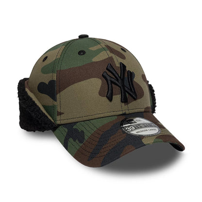 Pictured is this MLB Camo New York Yankees 39THIRTY Downflap Stretch Fit cap in black. 5