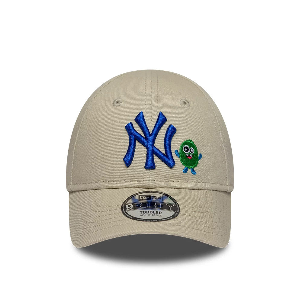 Yankees Toddler MLB Monster Icon Beige New Era 9FORTY Adjustable Cap, front view showing a raised blue Yankees logo next to a small green embroidered monster icon on the beige crown, with a silver 9FORTY size sticker on the curved visor.