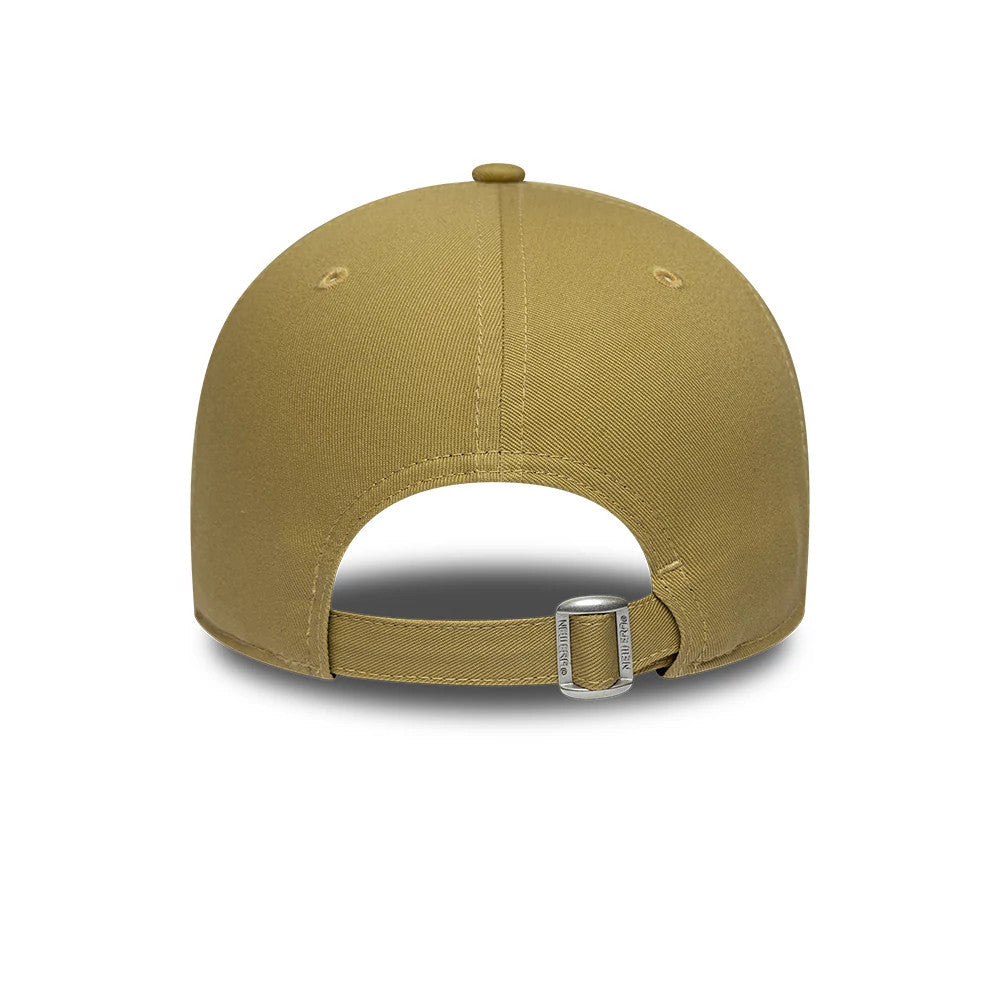 New York Yankees MLB League Essential Green New Era 9FORTY Adjustable Cap, rear view showing an unstructured crown with eyelets, a top button, and a fabric strap with buckle for size adjustment.