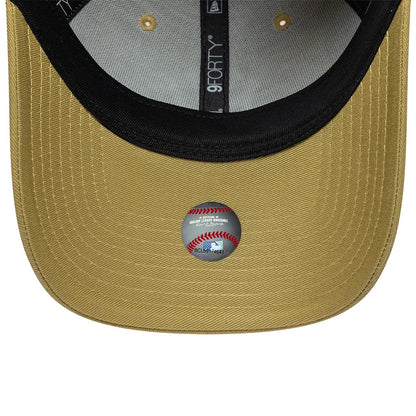 New York Yankees MLB League Essential Green New Era 9FORTY Adjustable Cap, inside view showing a black sweatband, grey taping with white 9FORTY logo, and a contrasting undervisor in gold with an MLB sticker at the centre.