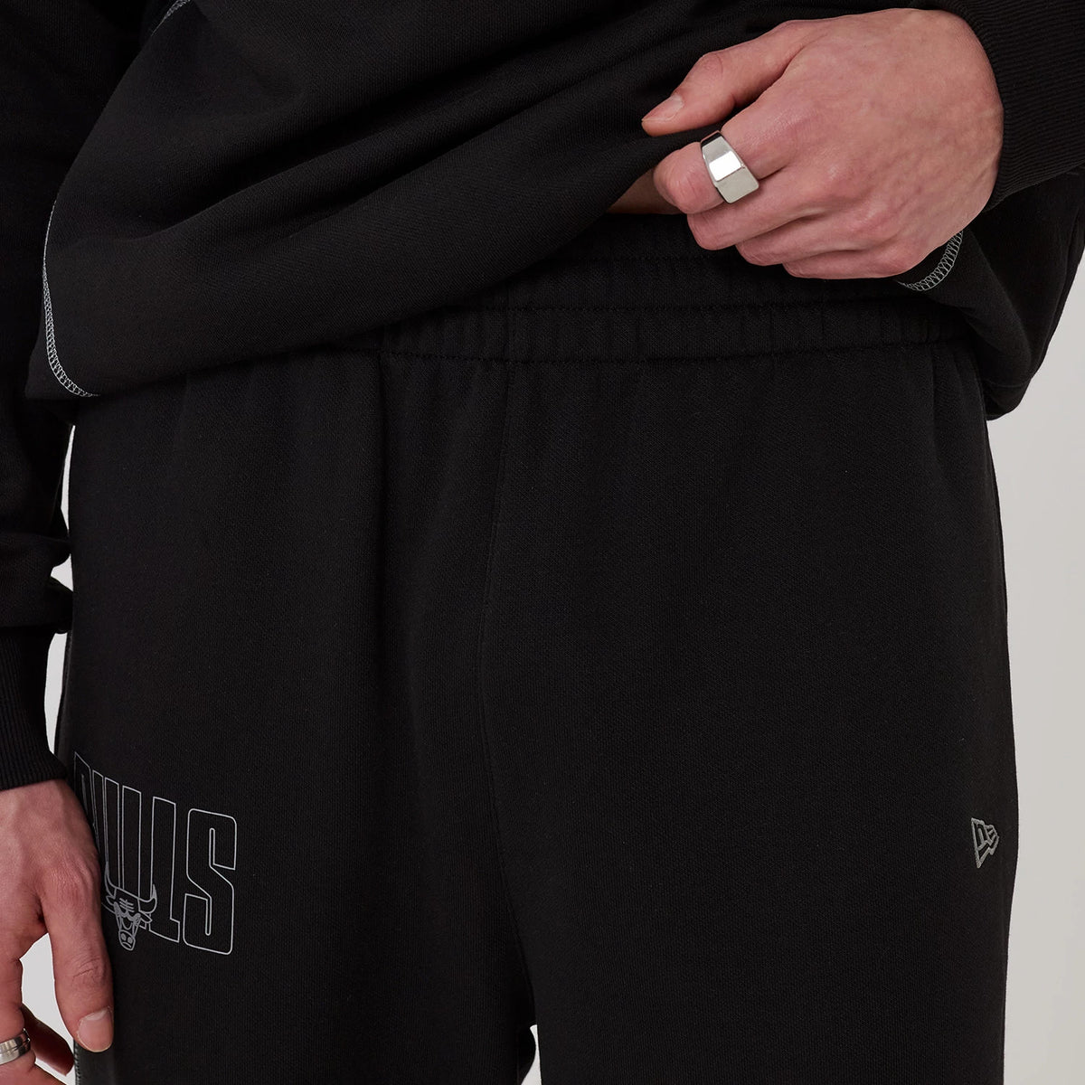 The model is wearing this NBA Graphic Chicago Bulls Straight Leg Joggers in black. 3