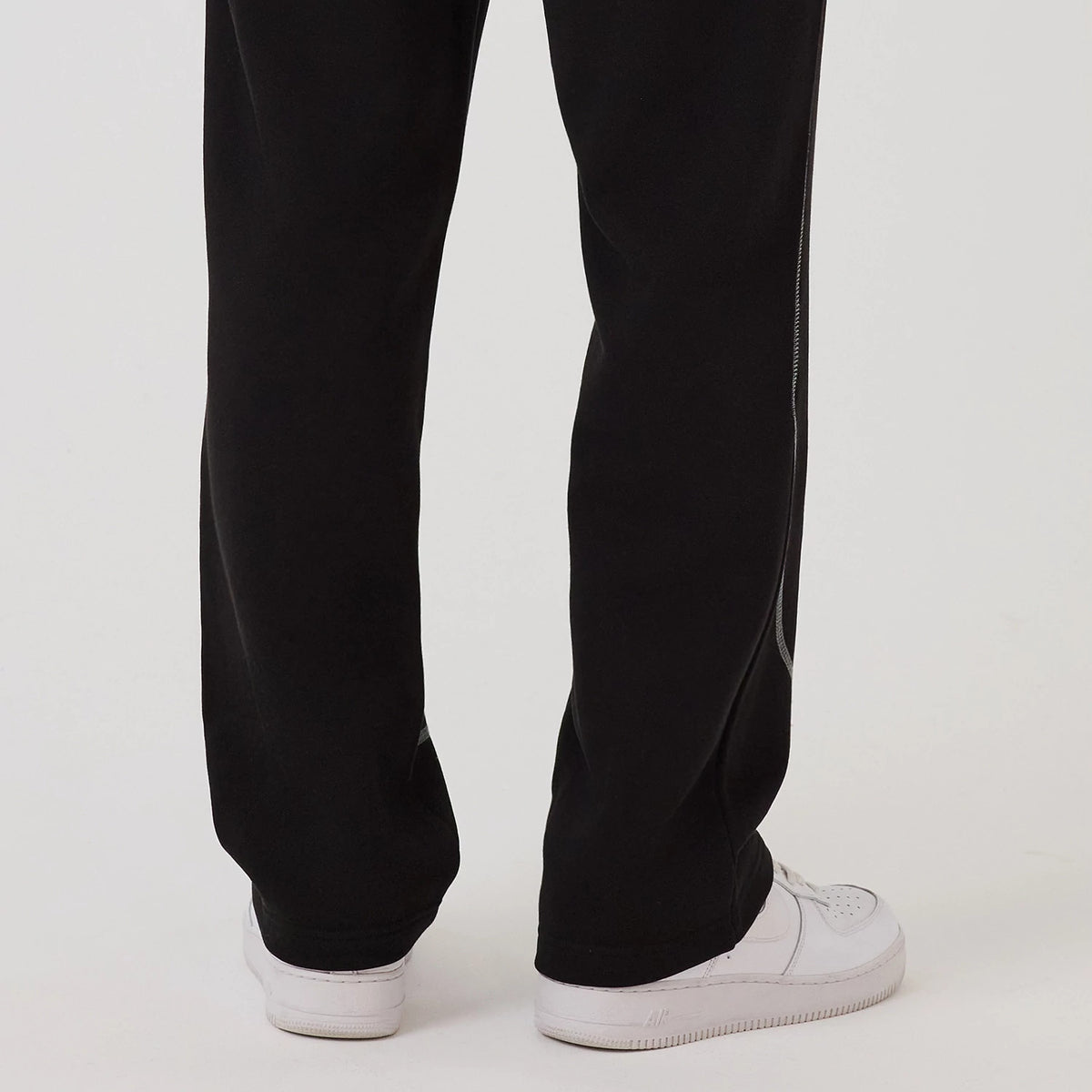 The model is wearing this NBA Graphic Chicago Bulls Straight Leg Joggers in black. 7