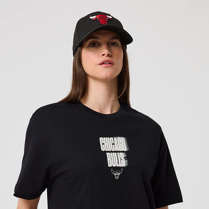 The model is wearing this NBA Graphic Chicago Bulls T-Shirt in black. 6