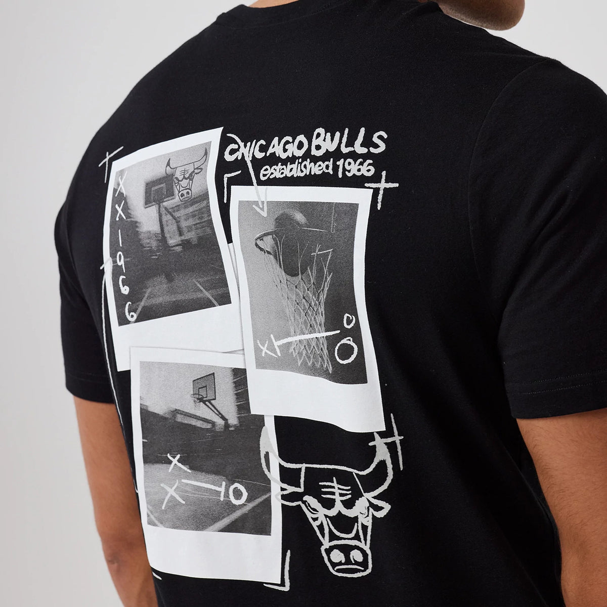 The model is wearing this NBA Graphic Chicago Bulls T-Shirt in black. 7