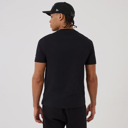 The model is wearing this NBA Graphic LA Lakers T-Shirt in black. 2