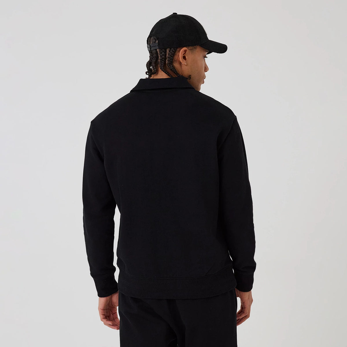 The model is wearing this MLB New York Yankees 1/4 Zip Sweater in black. 2