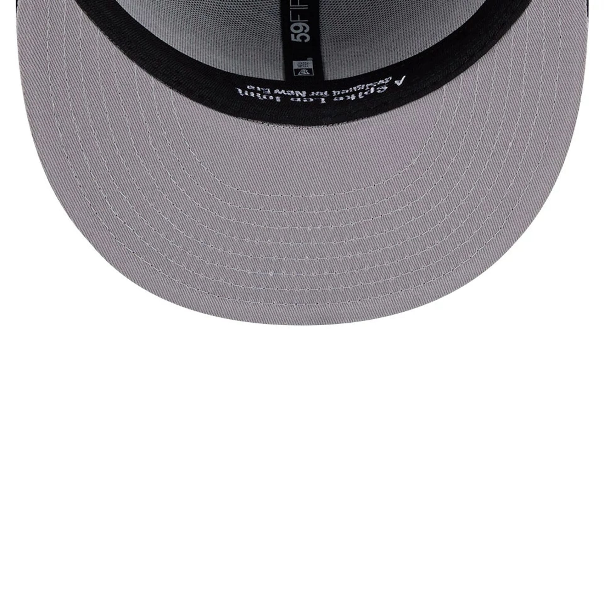 Pictured is this MLB X Spike Lee Crossed Bats New York Yankees 59FIFTY Fitted cap in navy. 2