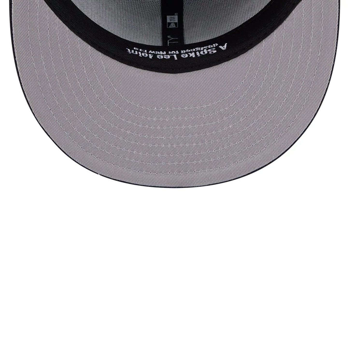 Pictured is this MLB X Spike Lee Gloves New York Yankees 59FIFTY Fitted cap in navy. 2