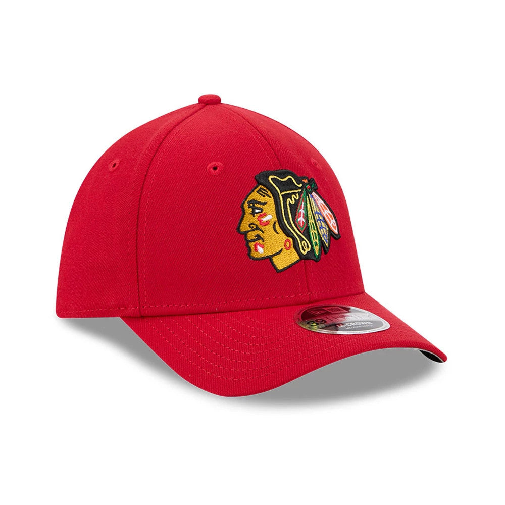 Chicago Blackhawks NHL Team Red New Era 39THIRTY M-Crown Stretch Fit Cap, three-quarter view showing the black, red, and white embroidered team logo on the structured red crown with a curved red visor and a 39THIRTY size sticker.