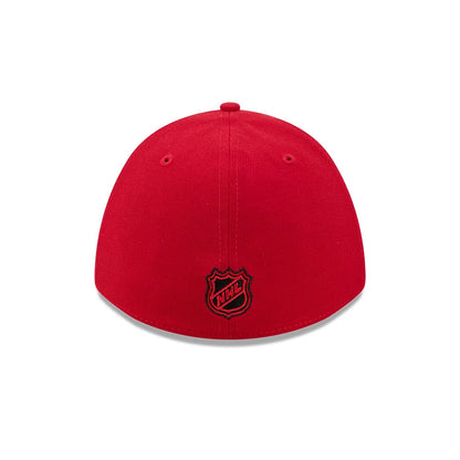Chicago Blackhawks NHL Team Red New Era 39THIRTY M-Crown Stretch Fit Cap, rear view showing the black and red embroidered NHL logo placed at the centre of the back panels, aligned with the structured red crown and red eyelets.