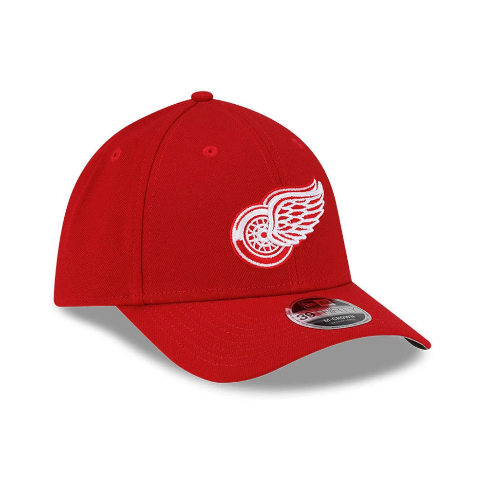 Detroit Red Wings NHL Team Red New Era 39THIRTY M-Crown Stretch Fit Cap, front view showing the white embroidered winged wheel logo on the red structured crown, with a curved red visor featuring a 39THIRTY size sticker on top.