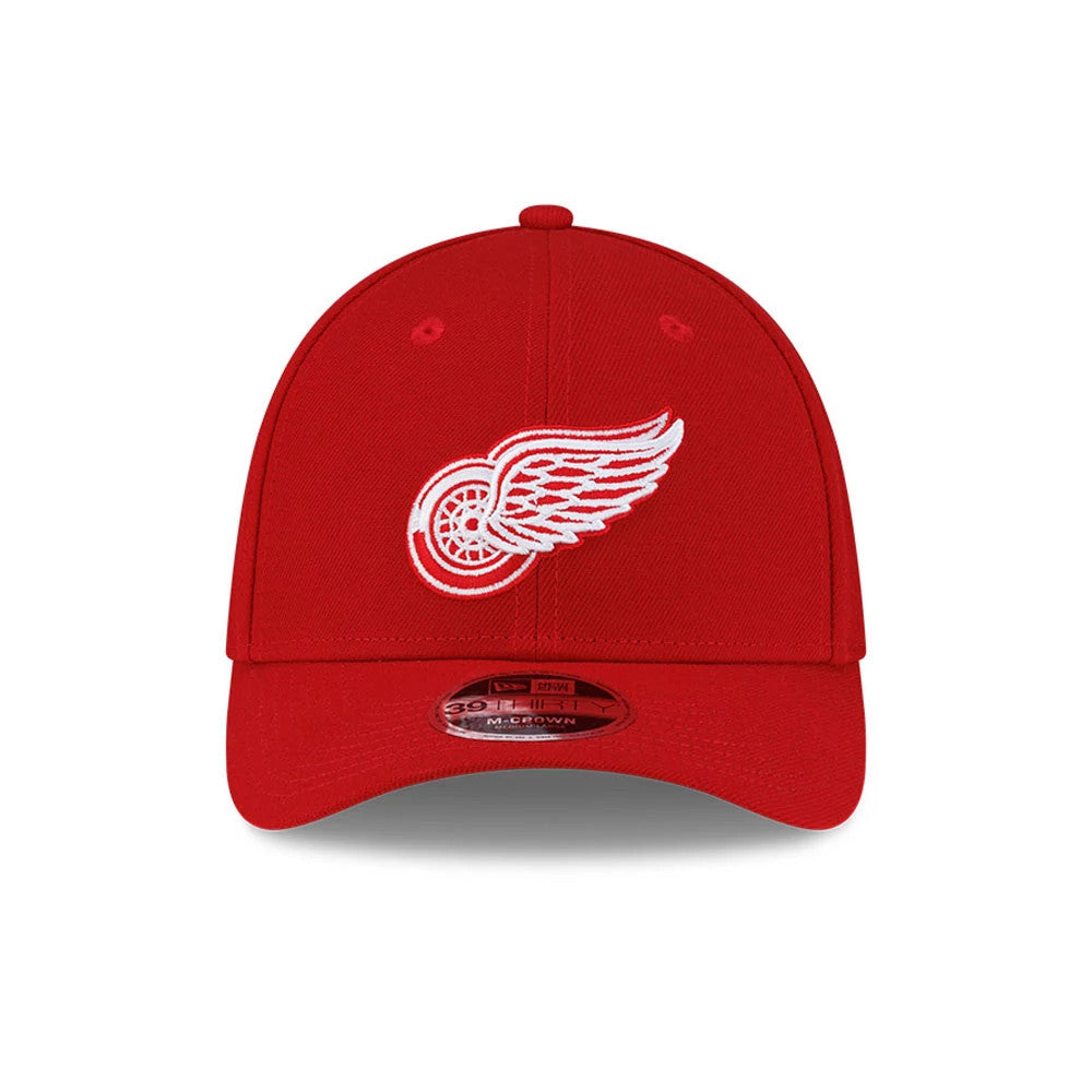 Detroit Red Wings NHL Team Red New Era 39THIRTY M-Crown Stretch Fit Cap, front view showing the white embroidered team logo on the red structured front panel, red curved visor, and the 39THIRTY size sticker on the visor.