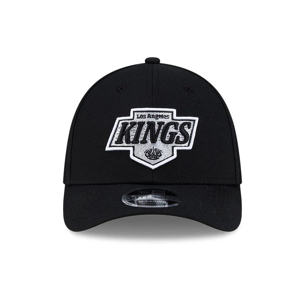LA Kings NHL Team Black New Era 39THIRTY M-Crown Stretch Fit Cap, front view showing the raised white and silver embroidered LA Kings logo on the black front panel, with a curved visor and 39THIRTY size sticker on the visor.